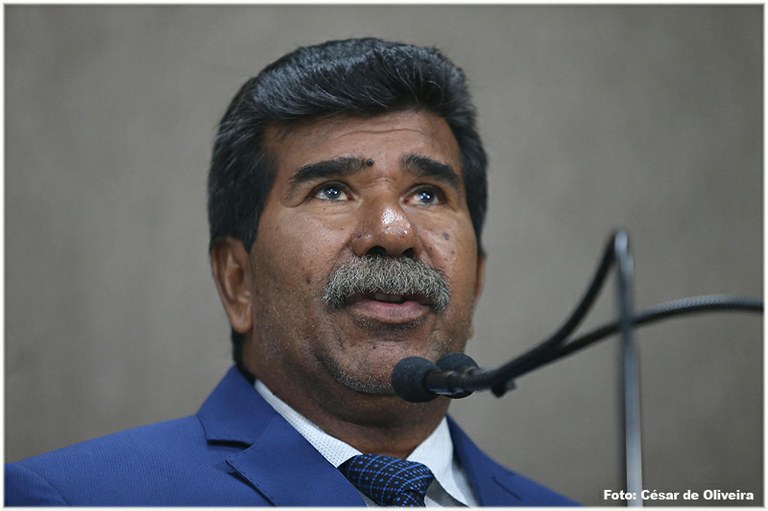 Bigode solicita melhorias nas ruas do Bairro Santa Maria