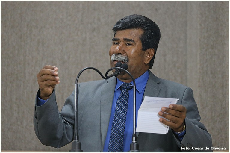 Bigode solicita permanência da feira do Santos Dumont