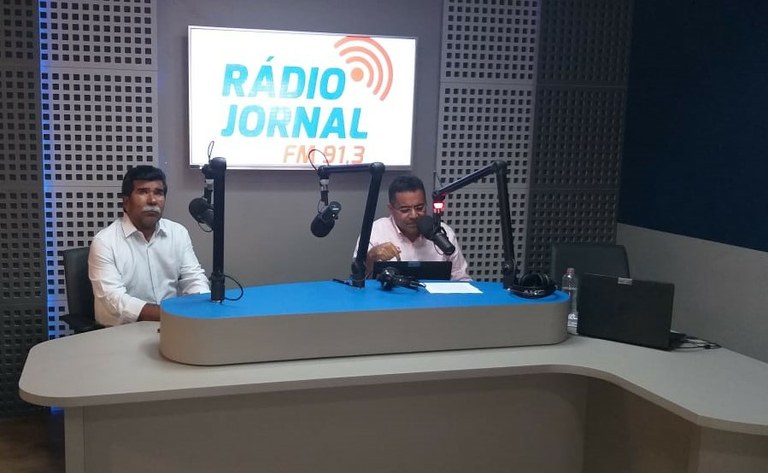 Bigode trabalha nos bairros de Aracaju mesmo durante o recesso parlamentar