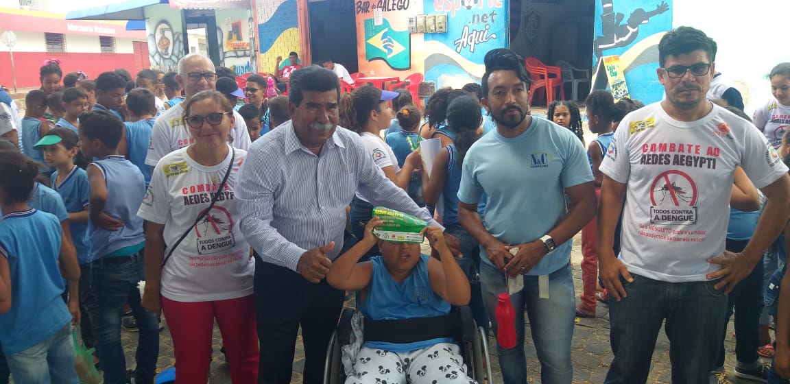 Bigode vai ao São Conrado alertar a população sobre os perigos da proliferação do mosquito da dengue