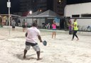 Binho pratica beach tennis e conhece essa nova modalidade esportiva