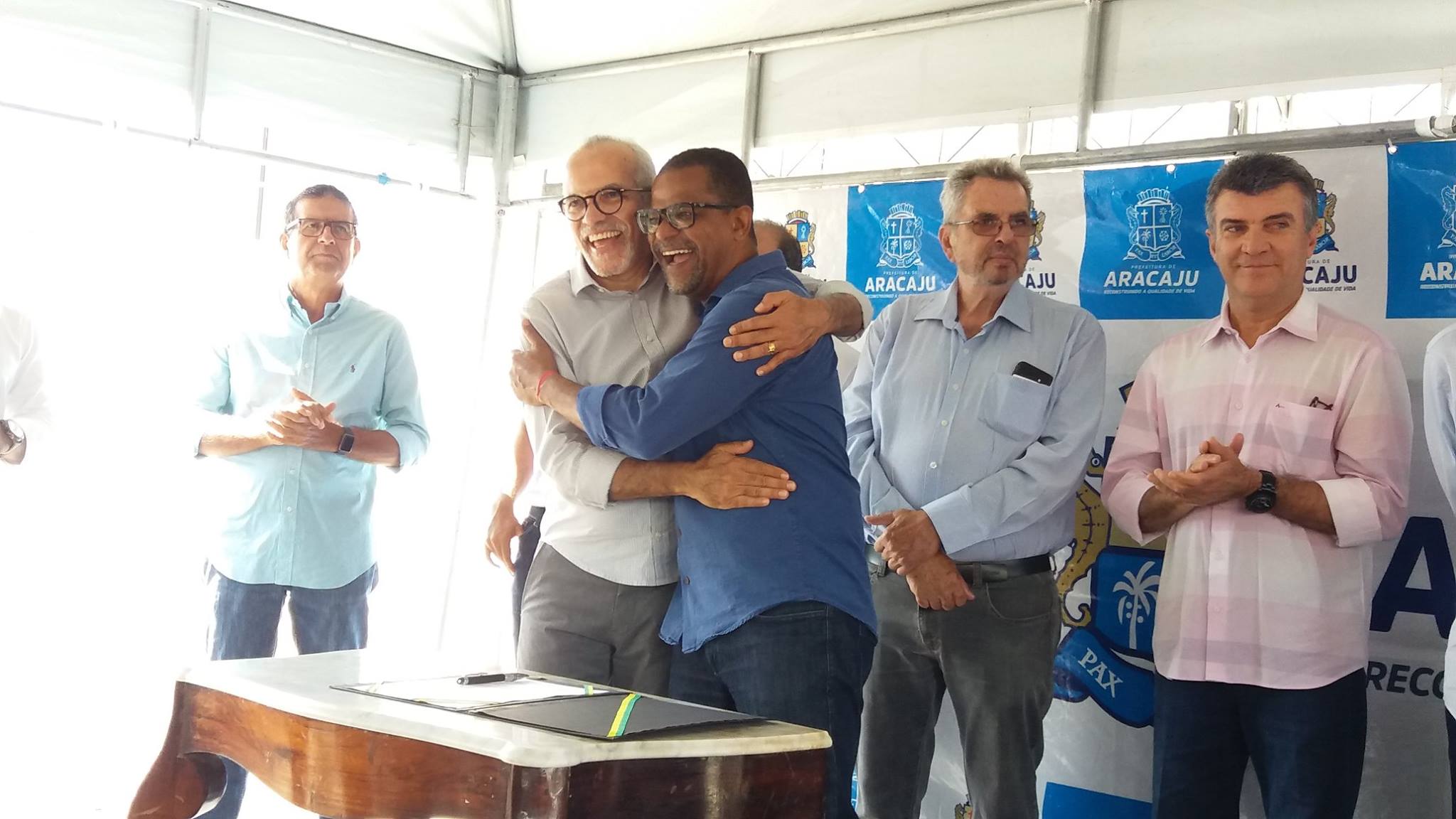 Bittencourt comemora obras de infraestrutura na avenida Canal 3, do Augusto Franco