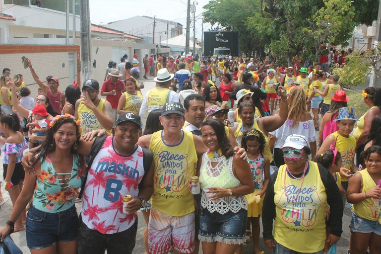 Bloquinho homenageia Dr. Gonzaga e agita a comunidade do Médici