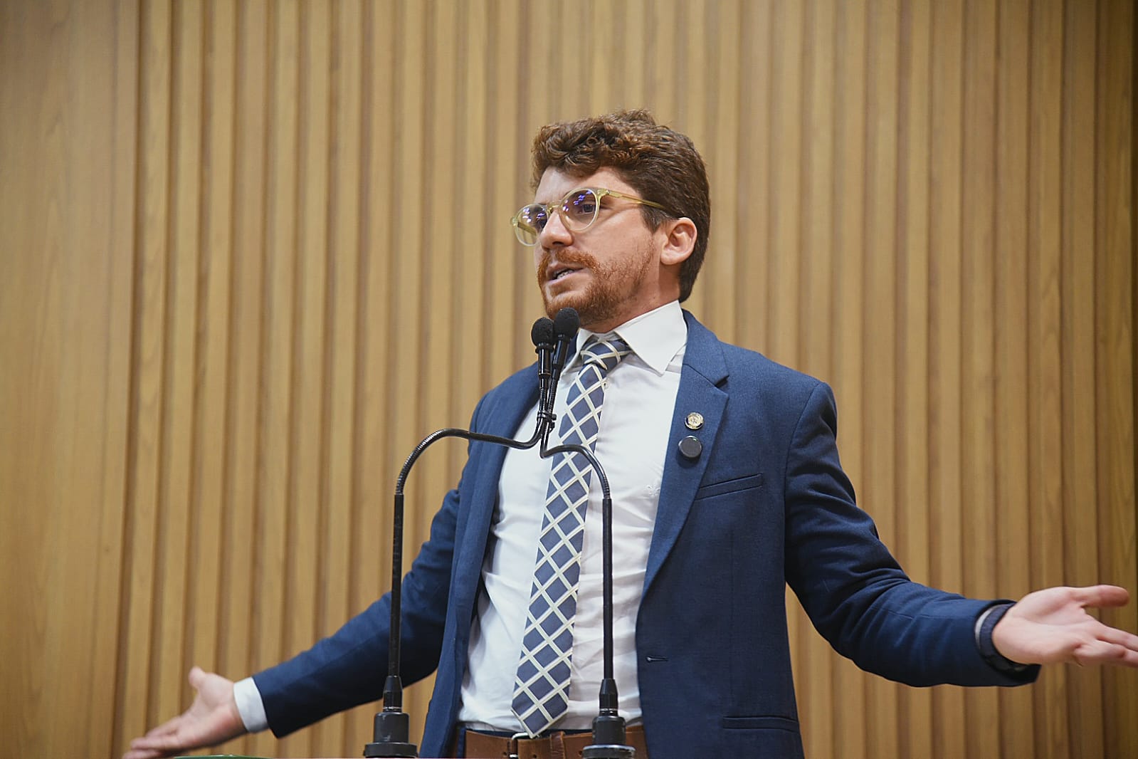 Breno Garibalde: “A gente deveria estar discutindo transporte gratuito e não catraca dupla”