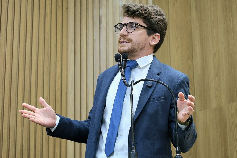 Breno Garibalde cobra atenção ao bairro Aruana 