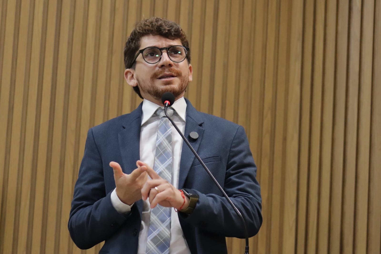 Breno Garibalde critica falhas no transporte público de Aracaju