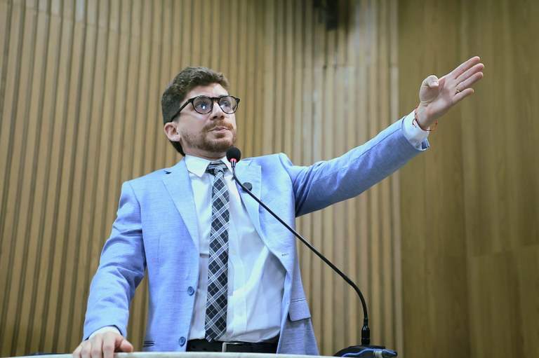 Breno Garibalde critica podas irregulares em Aracaju
