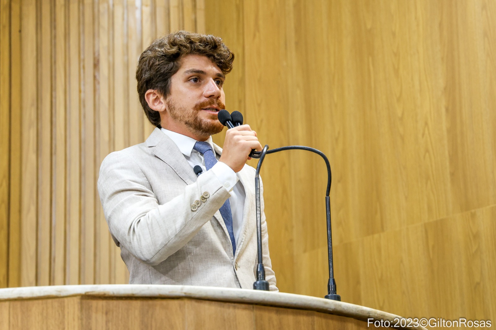 Breno Garibalde destaca importância da lei sobre uso de descartáveis 