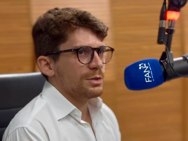 Breno Garibalde detalha andamento da CPI do Natal Iluminado 