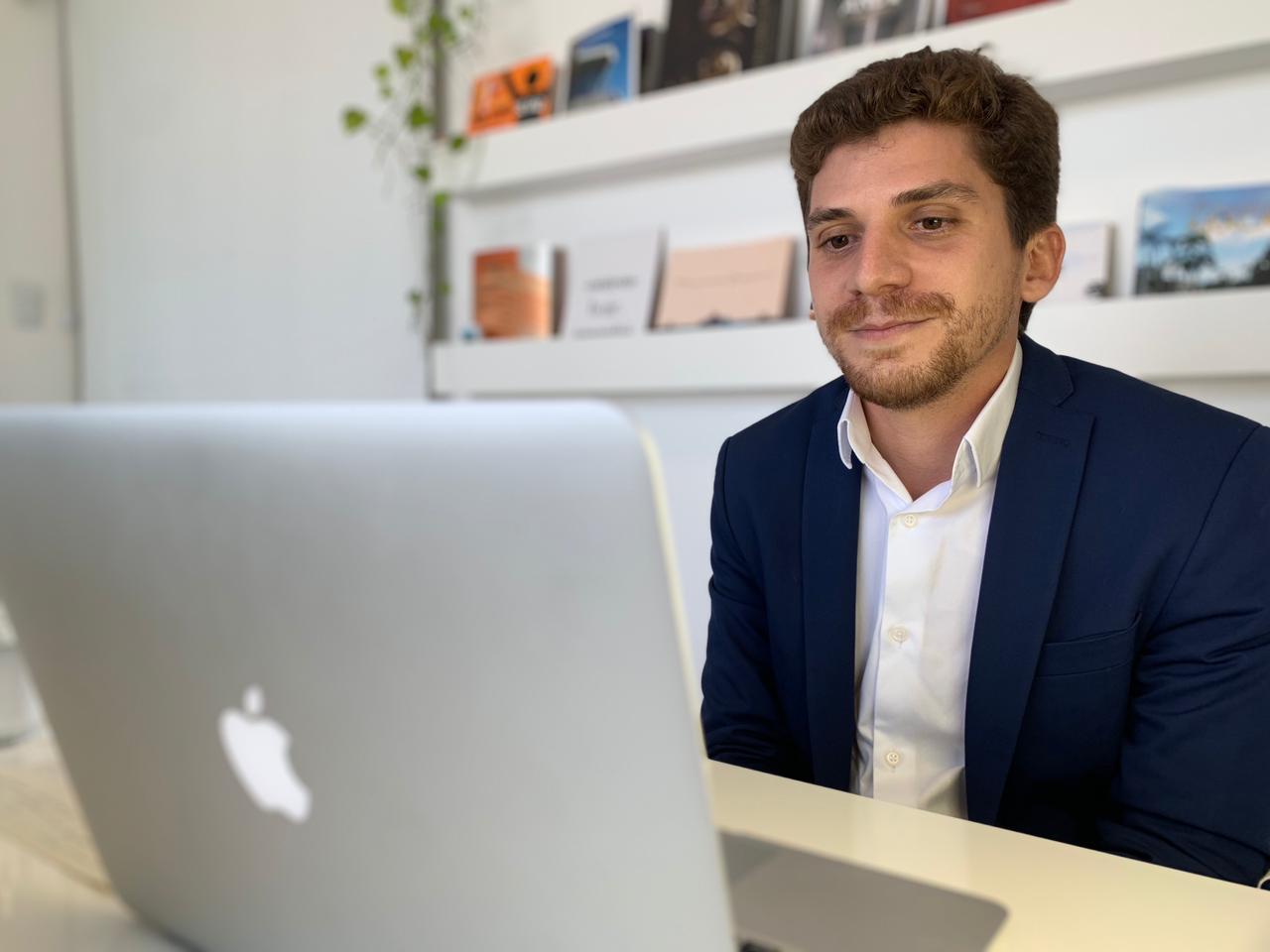 Breno Garibalde protocola indicação para que agentes de limpeza sejam vacinados