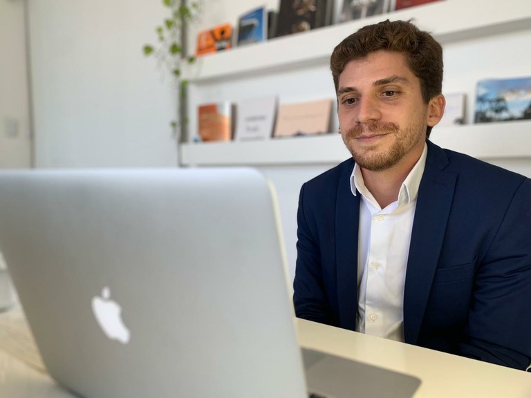 Breno Garibalde protocola indicação para que agentes de limpeza sejam vacinados