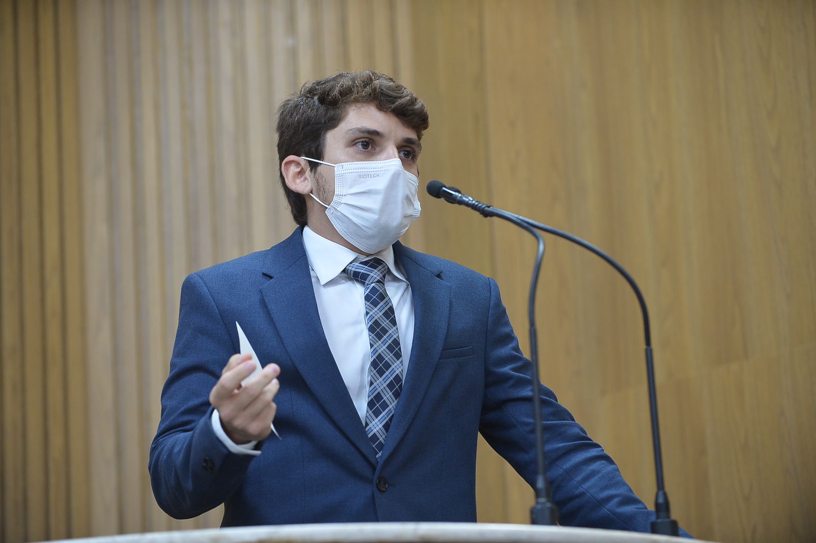 Breno Garibalde protocola PL sobre fiação aérea de Aracaju