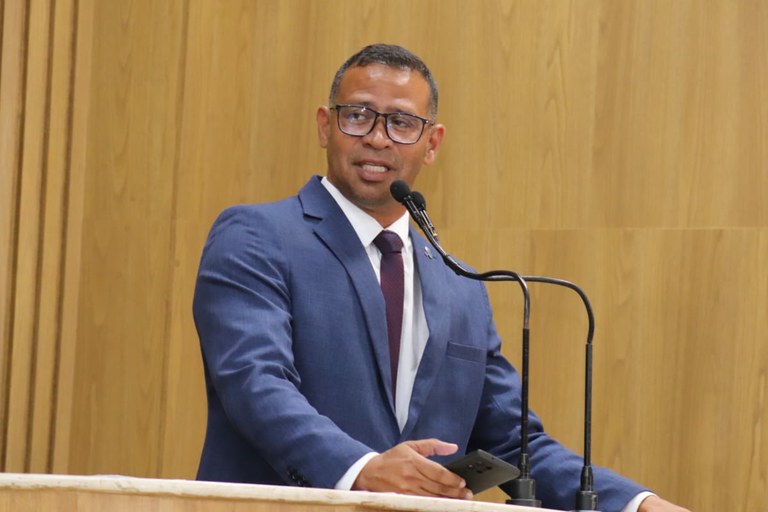 Byron dialoga com moradores da Farolândia e reúne demandas para órgãos competentes