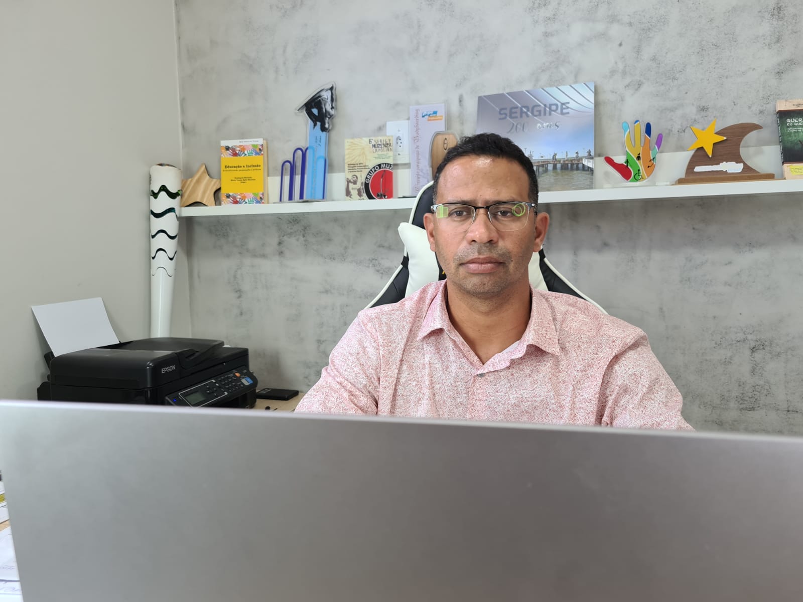 Byron pede que Deso reavalie cobrança de taxas de esgoto em comunidade vulnerável onde não há prestação do serviço