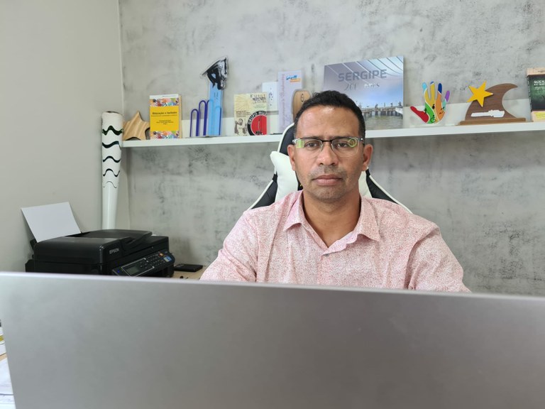 Byron pede que Deso reavalie cobrança de taxas de esgoto em comunidade vulnerável onde não há prestação do serviço