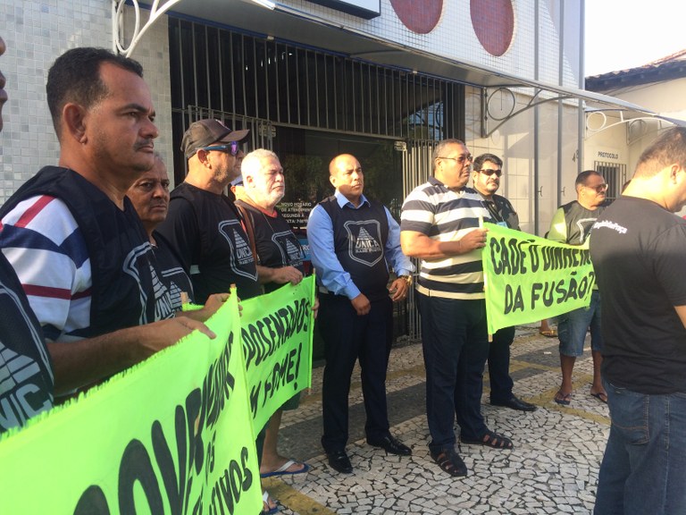 Cabo Amintas apoia militares aposentados em manifestação contra atraso nos salários