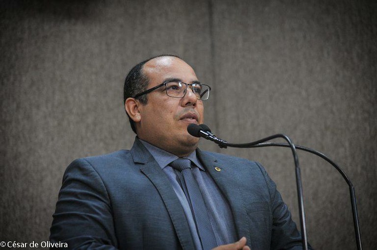 Cabo Amintas critica descaso da gestão municipal com a educação