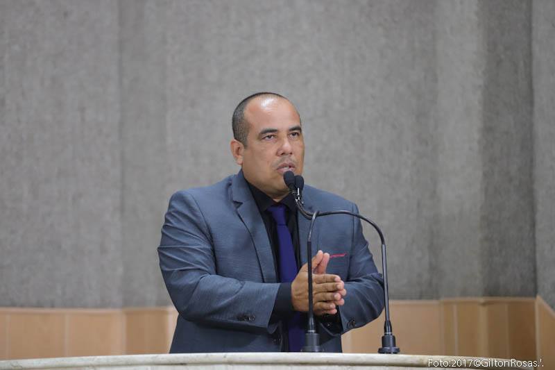 Cabo Amintas critica estado do transporte público da capital