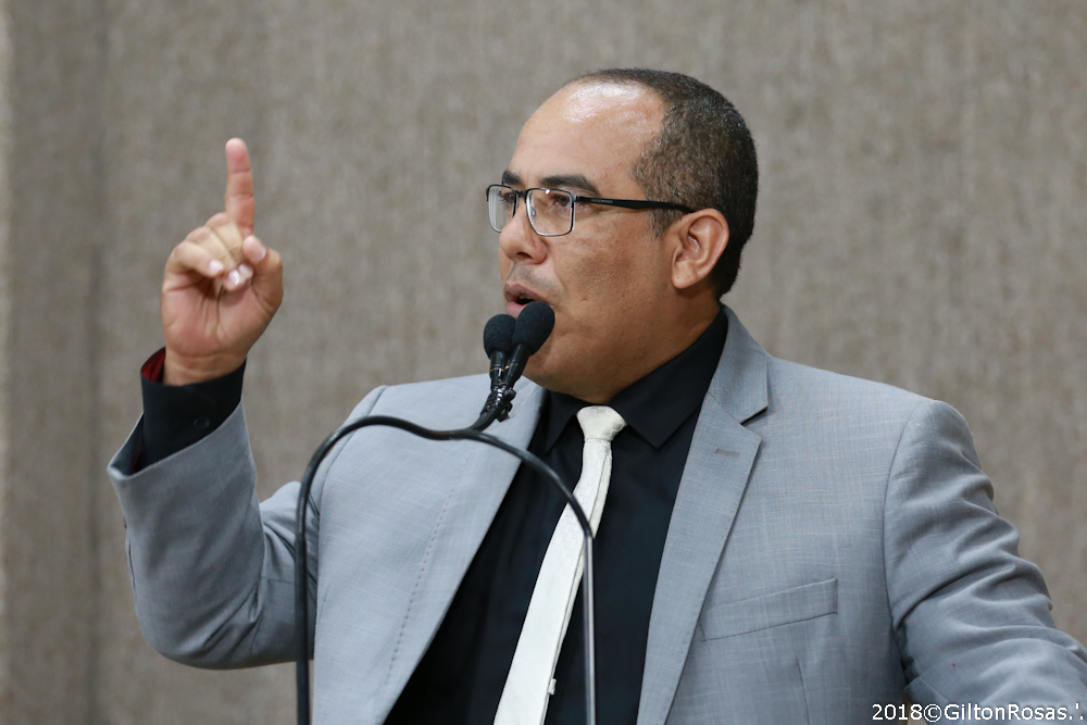 Cabo Amintas denuncia abastecimento ilícito e avisa: “aracajunos, o dinheiro de vocês está sendo usado pra funcionário da Prefeitura vender combustível”