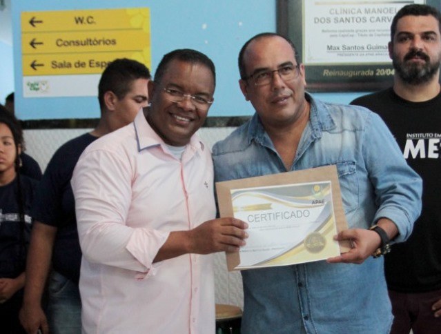 Cabo Amintas é homenageado em festa dos 50 anos da APAE