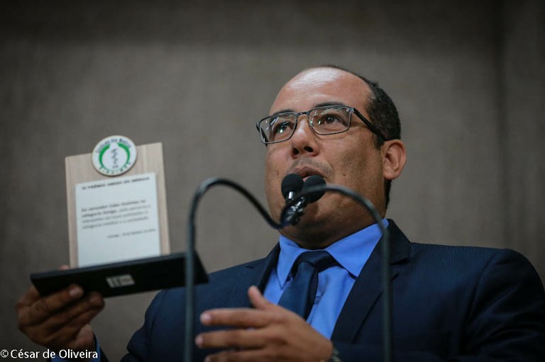 Cabo Amintas é homenageado pelos médicos