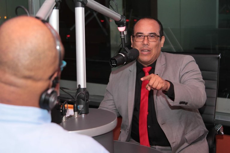 Cabo Amintas esclarece polêmicas em entrevista a emissora de rádio