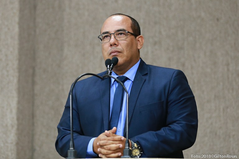 Cabo Amintas lamenta situação que se intensificou na saúde e cobra do Prefeito uma solução para o caos