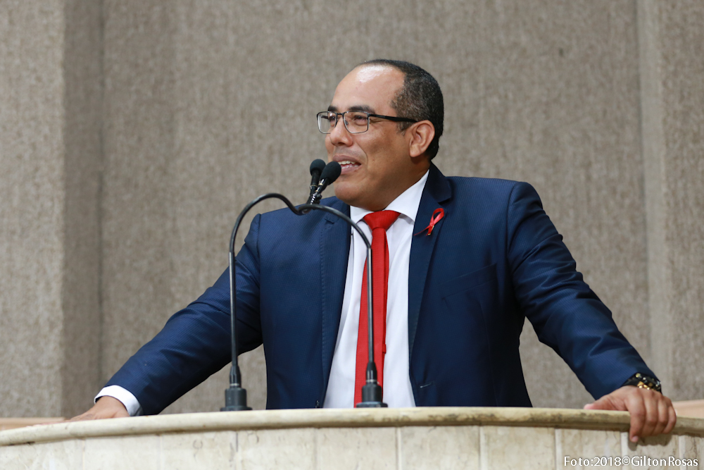 Cabo Amintas mostra que Edvaldo mentiu ao prometer casas para idosos e pessoas com deficiência