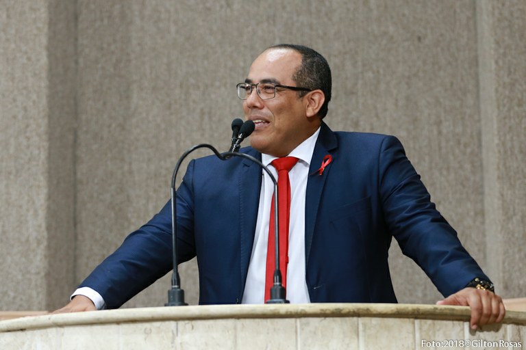 Cabo Amintas mostra que Edvaldo mentiu ao prometer casas para idosos e pessoas com deficiência