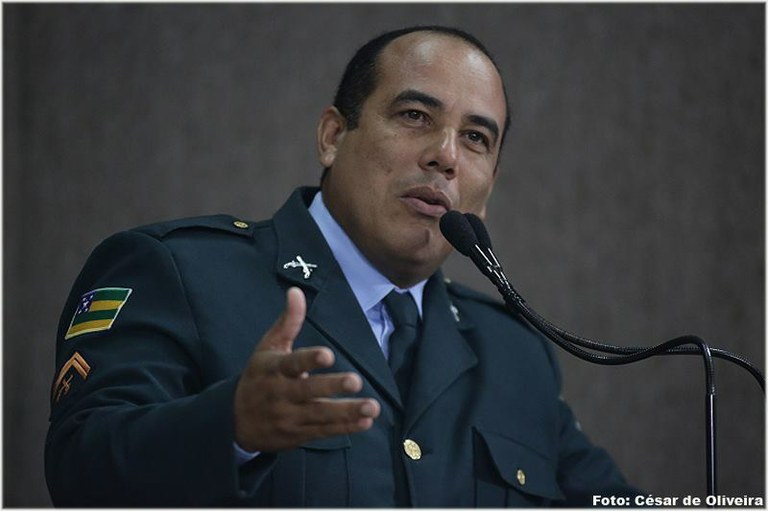 Cabo Amintas questiona qual empresa vai fazer a coleta do lixo de Aracaju