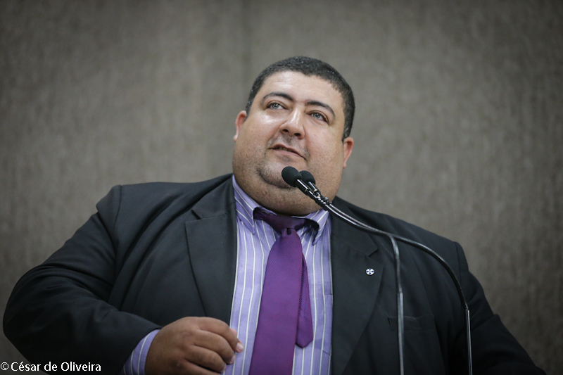 Cabo Didi cobra aos órgãos públicos serviços de qualidade e parabeniza o trabalho do secretário Ferrari