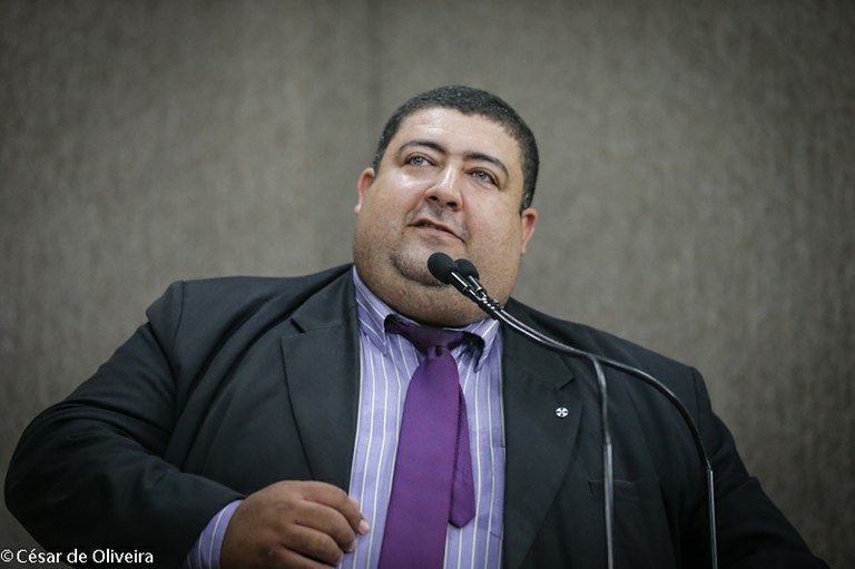 Cabo Didi cobra aos órgãos públicos serviços de qualidade e parabeniza o trabalho do secretário Ferrari