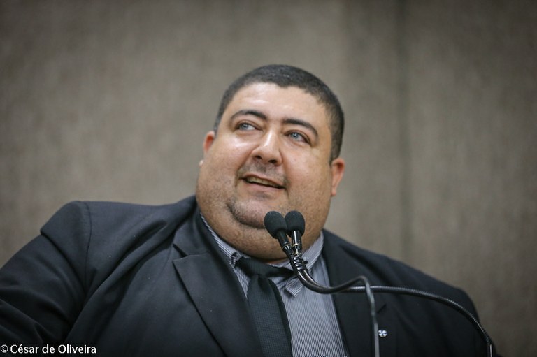 Cabo Didi cobra medidas para recuperação na Praça do Conjunto Costa e Silva 