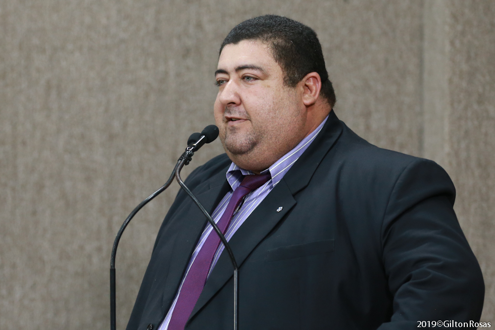 Cabo Didi cobra providências para a rede de esgoto do conjunto Costa Nova