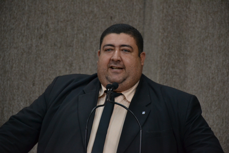 Cabo Didi homenageia agentes de trânsito