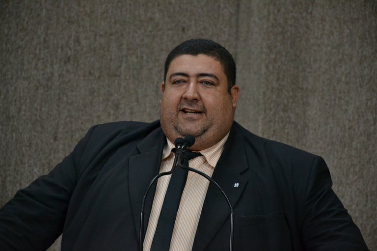 Cabo Didi homenageia agentes de trânsito