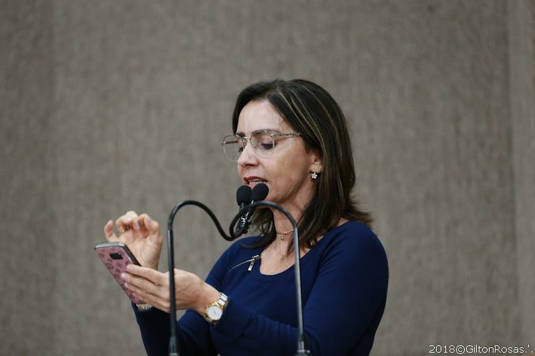 "Calçadas de Aracaju são uma armadilha contra o povo", afirma Emília 