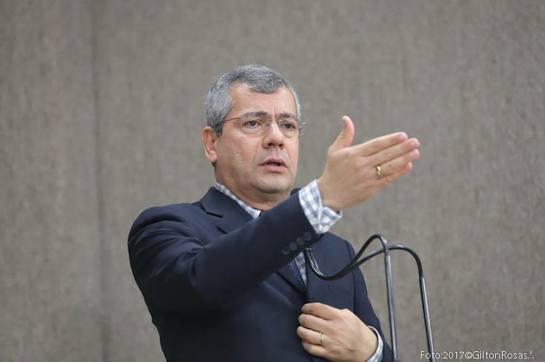 Câmara aprova projeto que assegura férias aos profissionais da advocacia