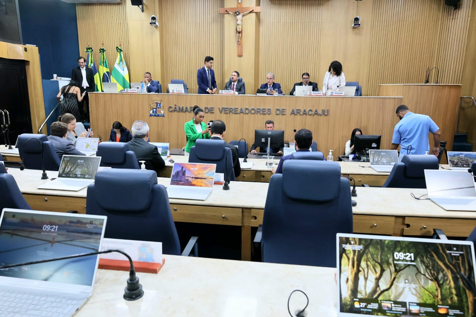 Câmara avança com a aprovação do abono natalino e do projeto voltado à mulher empreendedora  