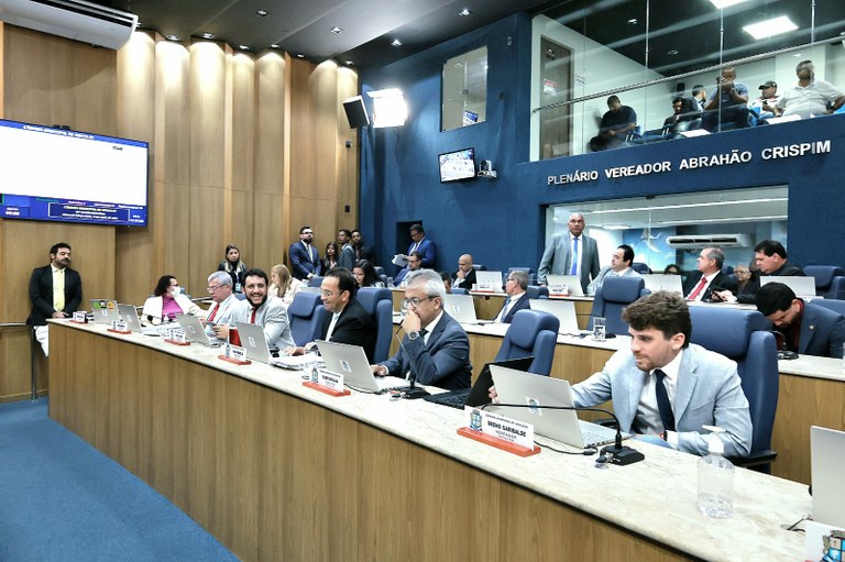 Câmara de Aracaju aprova criação do auxílio para estudantes da EJA