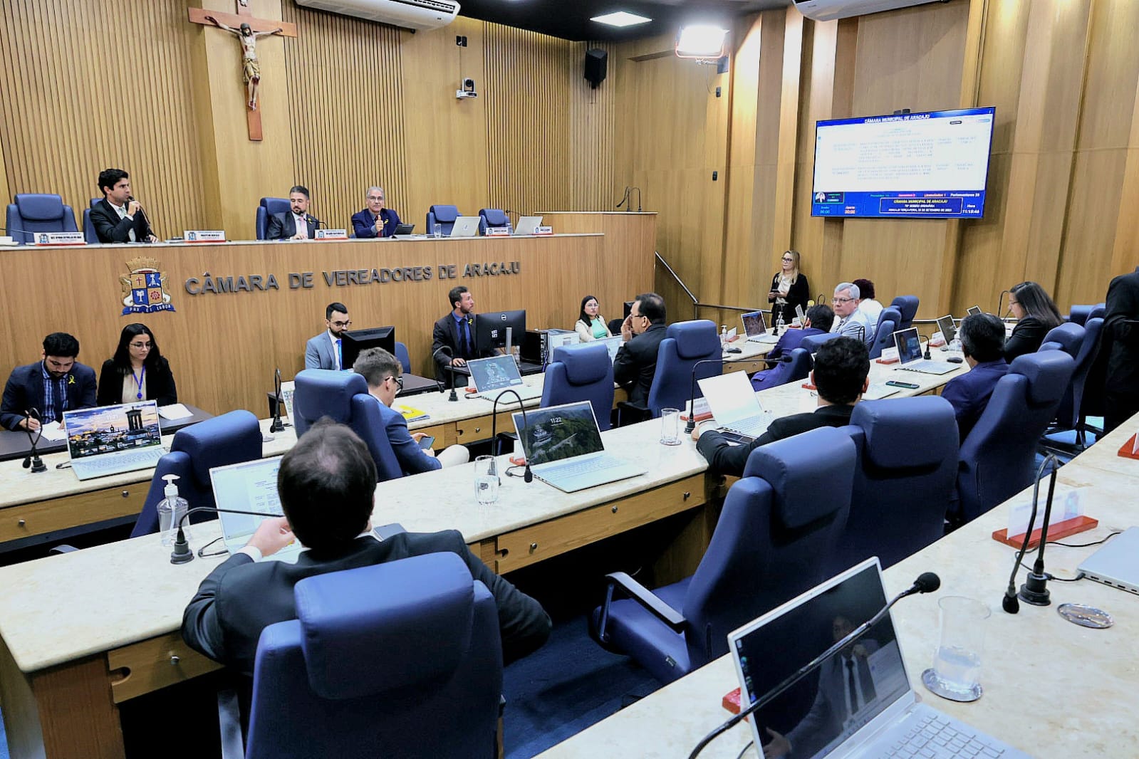 Câmara de Aracaju aprova, em redação final, projeto de lei que estimula a contratação de mulheres em vulnerabilidade social 