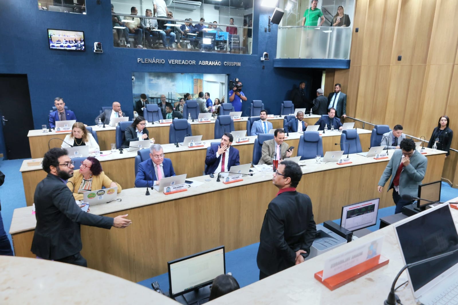 Câmara de Aracaju aprova, em redação final, serviço de acolhimento familiar e discute projetos ligados à humanização, empregabilidade e cultura 