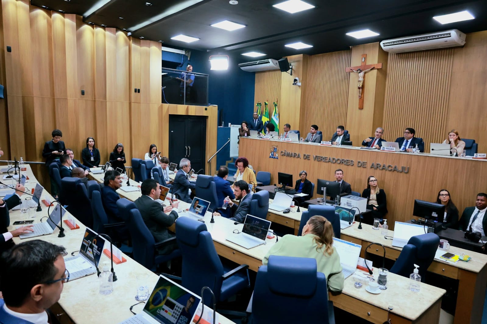Câmara de Aracaju aprova medidas para garantir segurança no transporte e limpeza urbana