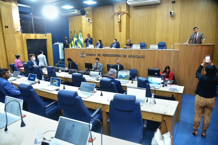 Câmara de Aracaju aprova substitutivo ao projeto de lei que concede área para a edificação de um templo religioso 