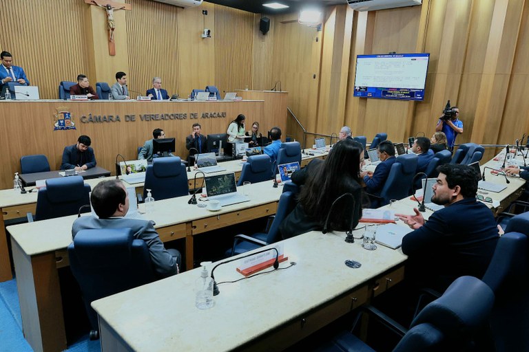 Câmara de Aracaju debate obras paralisadas, segurança digital infantil e críticas políticas 