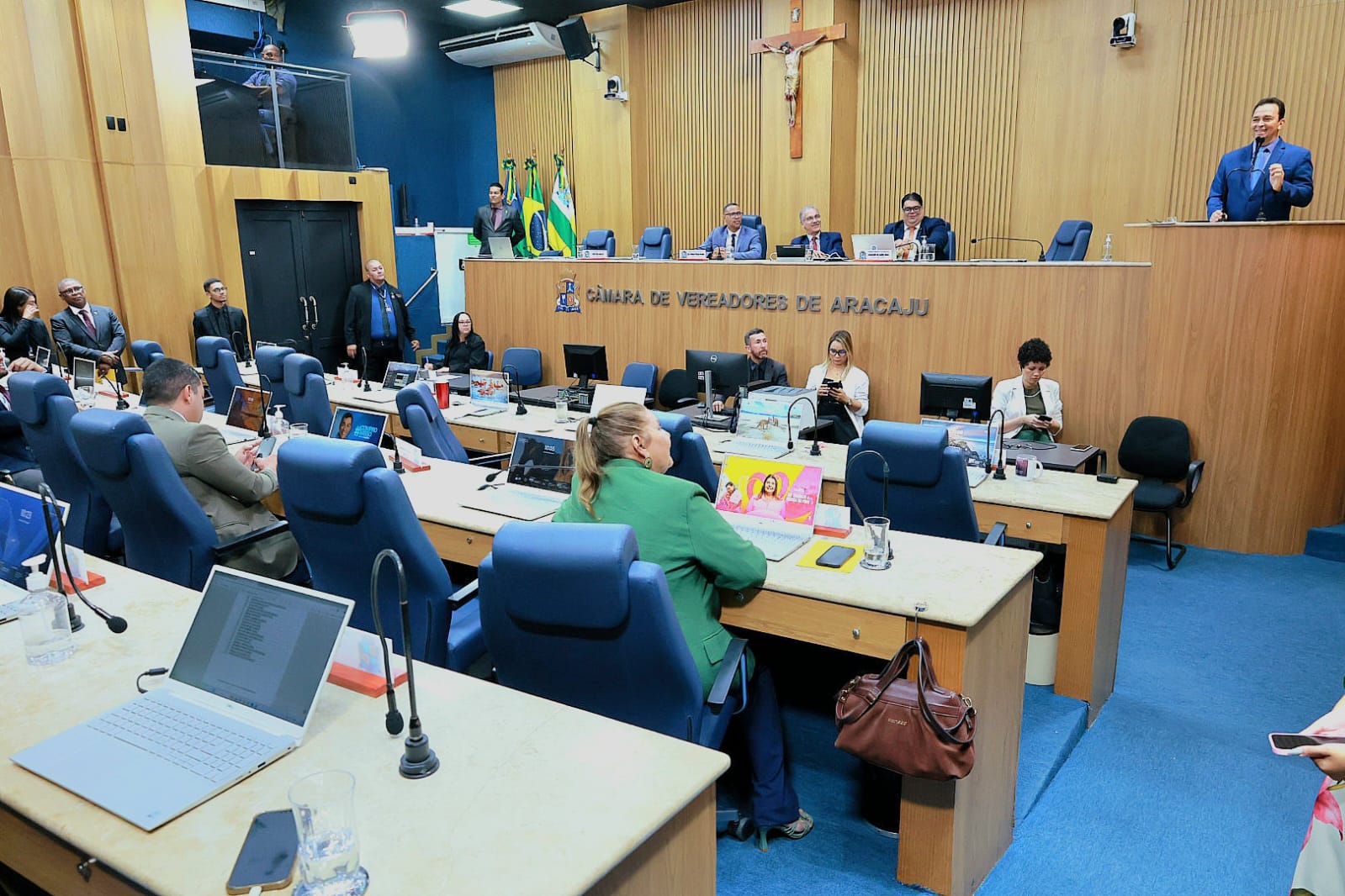 Câmara de Aracaju debate situação da população em situação de rua, serviços públicos e investimentos em infraestrutura