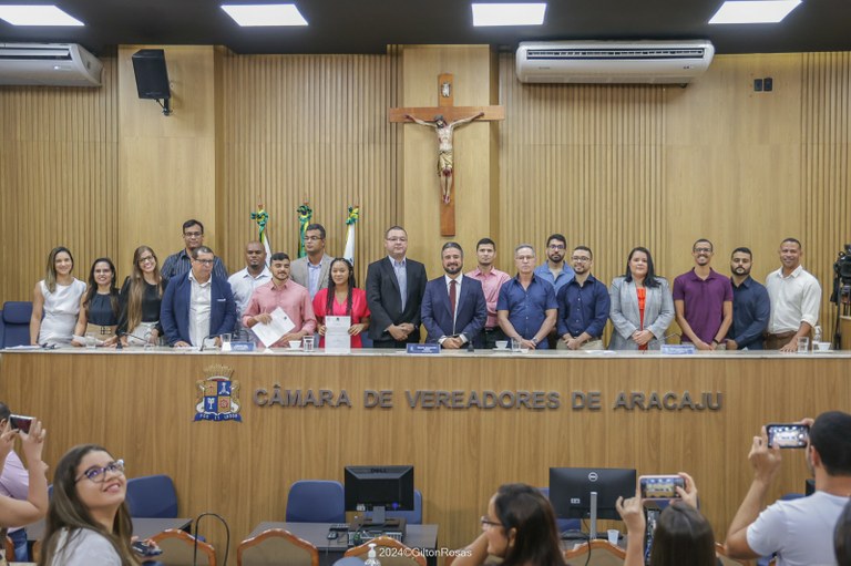 Câmara de Aracaju empossa mais 15 servidores