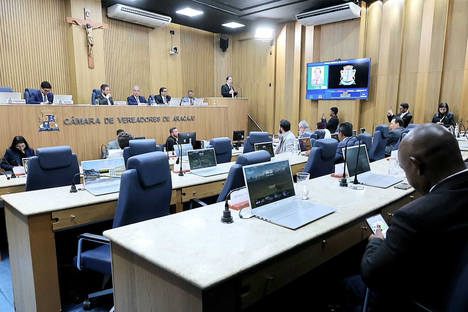 Câmara de Aracaju realiza 104ª Sessão Ordinária com debates sobre mobilidade, gestão pública, democracia e transparência  