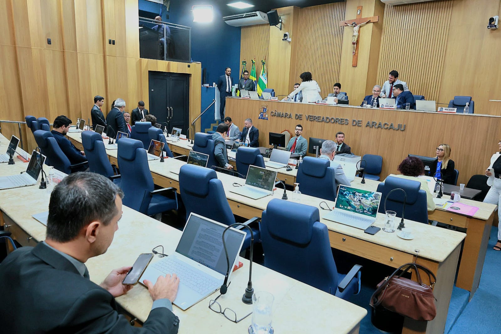 Câmara de Aracaju recebe representantes do governo para prestação de contas sobre a aquisição dos ônibus elétricos 