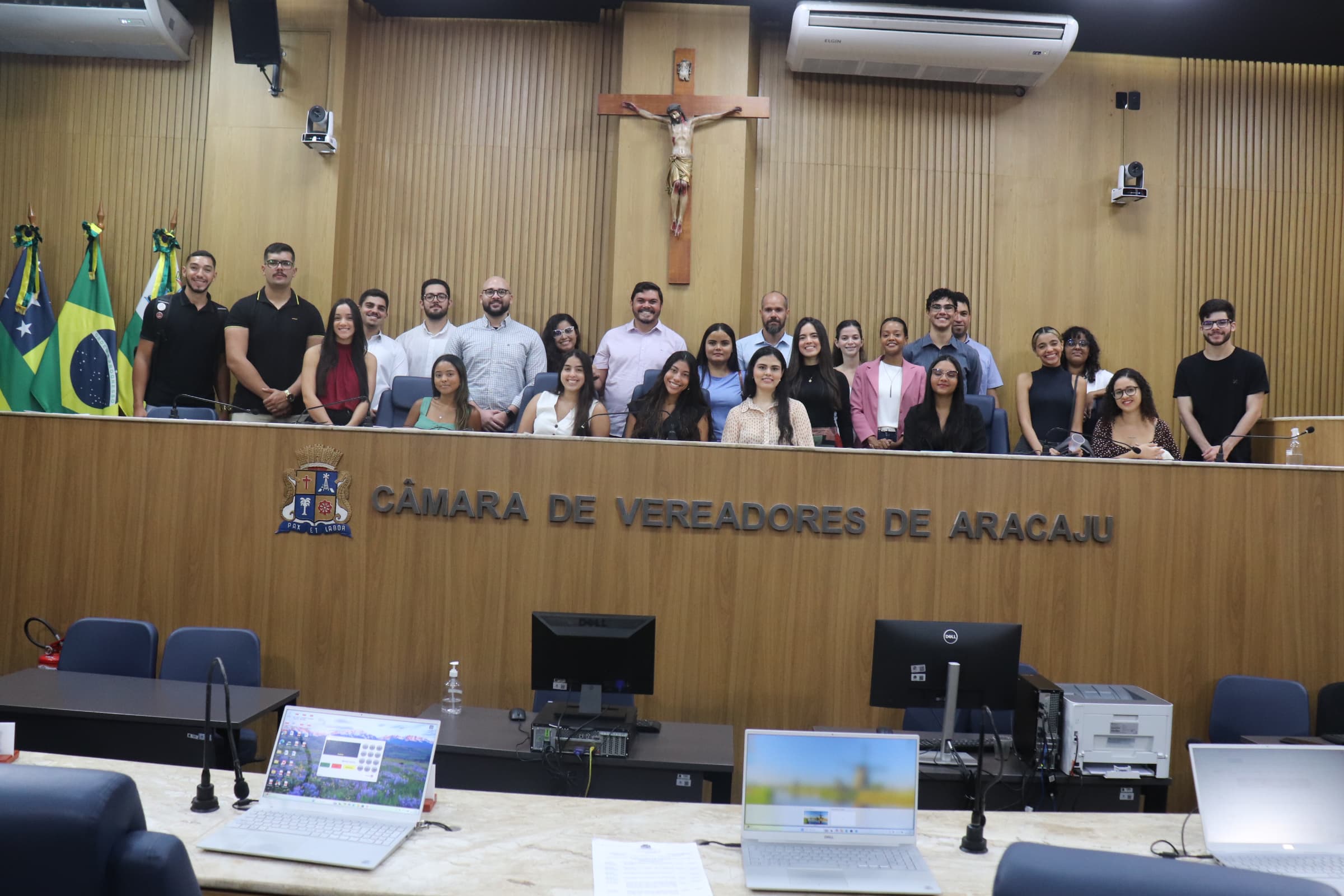  Câmara de vereadores recebe visita dos estudantes da faculdade 08 de julho 